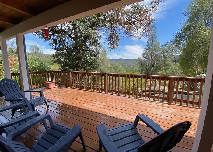 Peaceful & Secluded, Yet Close To Town.